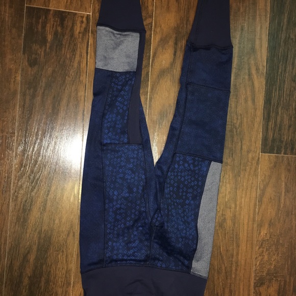 Lululemon Special Edition Wunder Unders - Picture 2 of 3